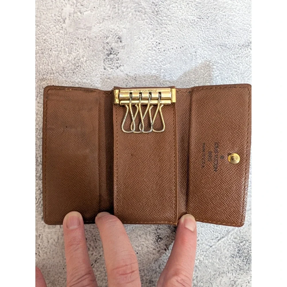 Authentic LOUIS VUITTON Monogram 4 Key Holder Case - Picture 8 of 11